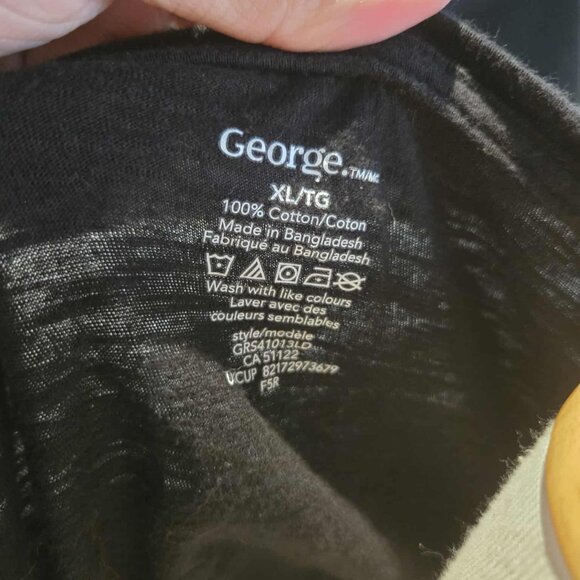 Classic Black V-Neck T-Shirt Tee Soft Cotton Casual Staple - Picture 2 of 2